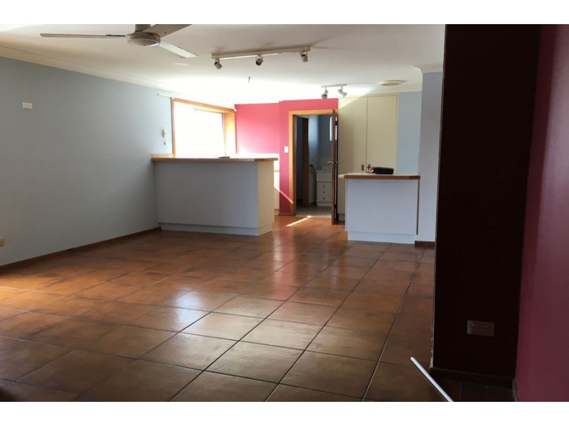 Flat 1 25 Pine Ave, Tuncurry NSW 2428