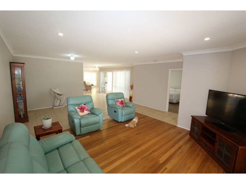 19 Chapmans Road, Tuncurry NSW 2428