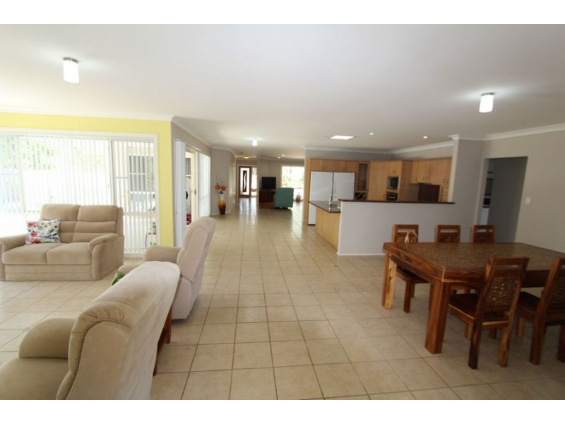 19 Chapmans Road, Tuncurry NSW 2428