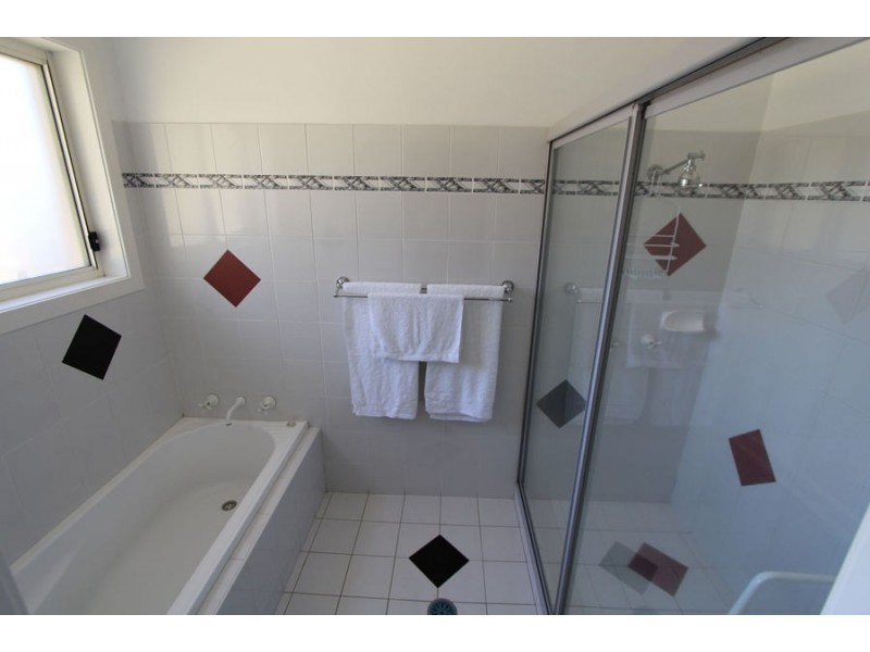 19 Chapmans Road, Tuncurry NSW 2428