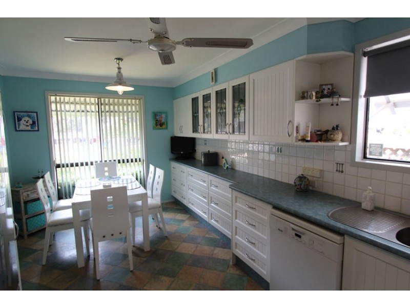 354 Lakedge Ave, Chittaway Bay NSW 2261
