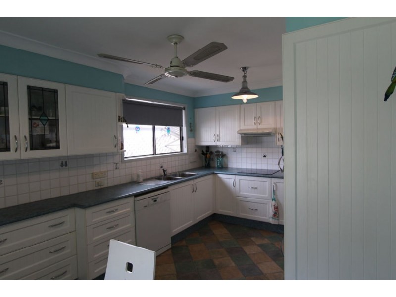 354 Lakedge Ave, Chittaway Bay NSW 2261