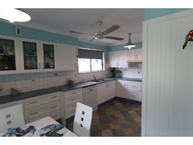 354 Lakedge Ave, Chittaway Bay NSW 2261