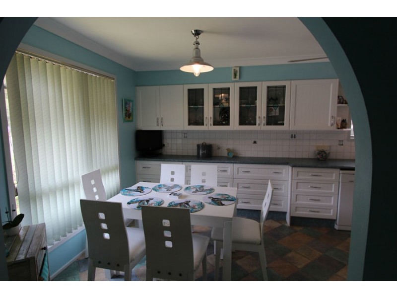 354 Lakedge Ave, Chittaway Bay NSW 2261