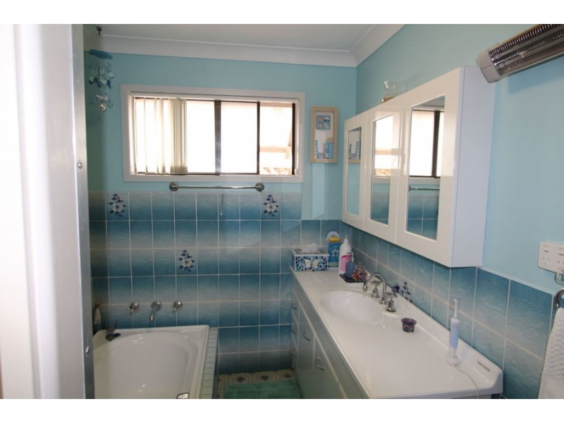 354 Lakedge Ave, Chittaway Bay NSW 2261