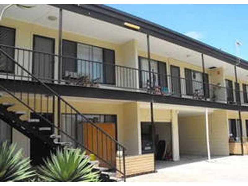 6/13F Wyndham Avenue (Only Access through High St.), Southport QLD 4215