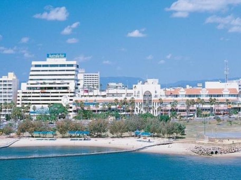 6/13F Wyndham Avenue (Only Access through High St.), Southport QLD 4215