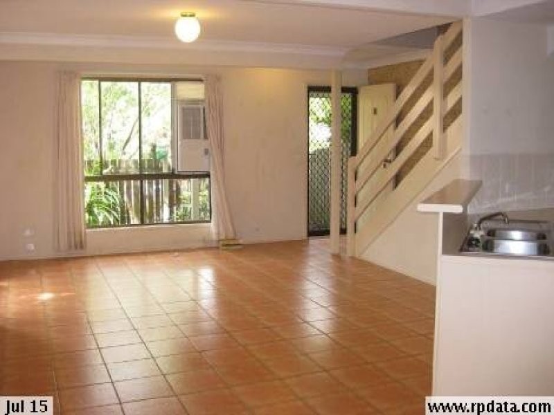 8/77 Olsen Avenue, Labrador QLD 4215