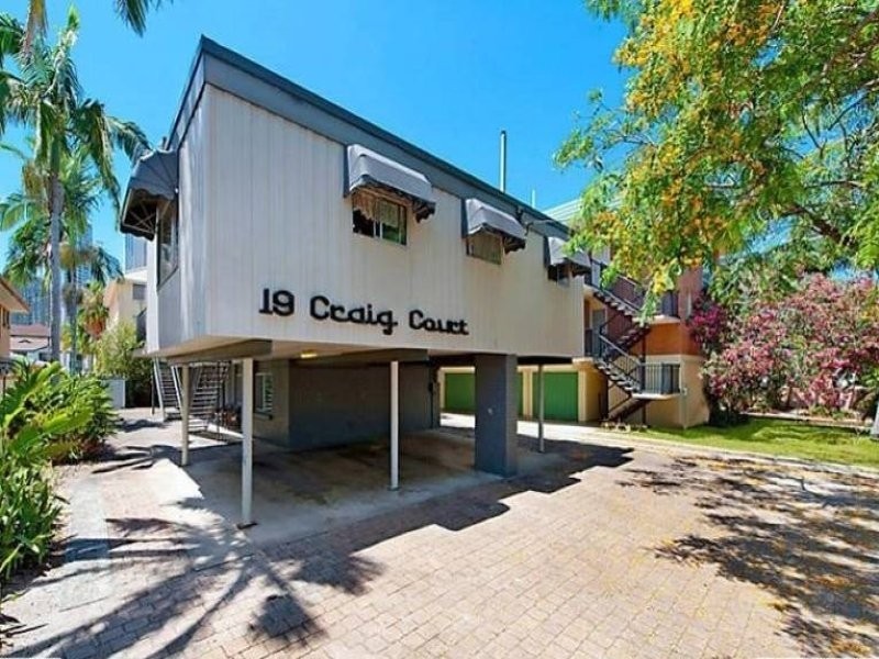 4/19 Darrambal Street, Chevron Island QLD 4217
