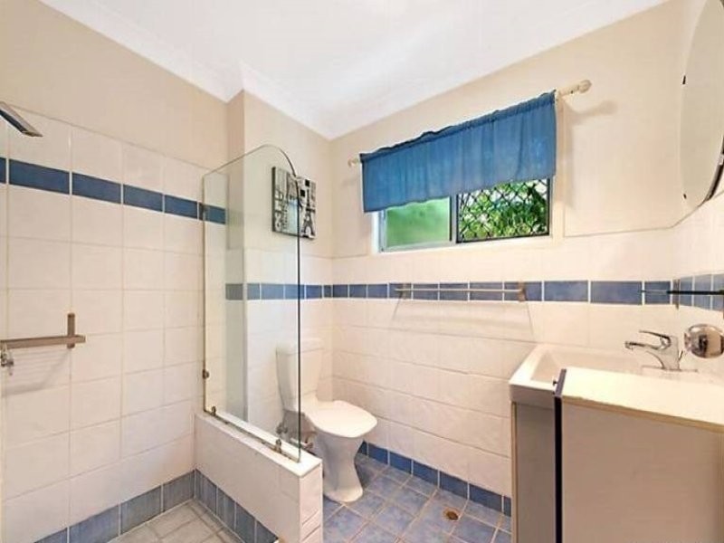 4/19 Darrambal Street, Chevron Island QLD 4217