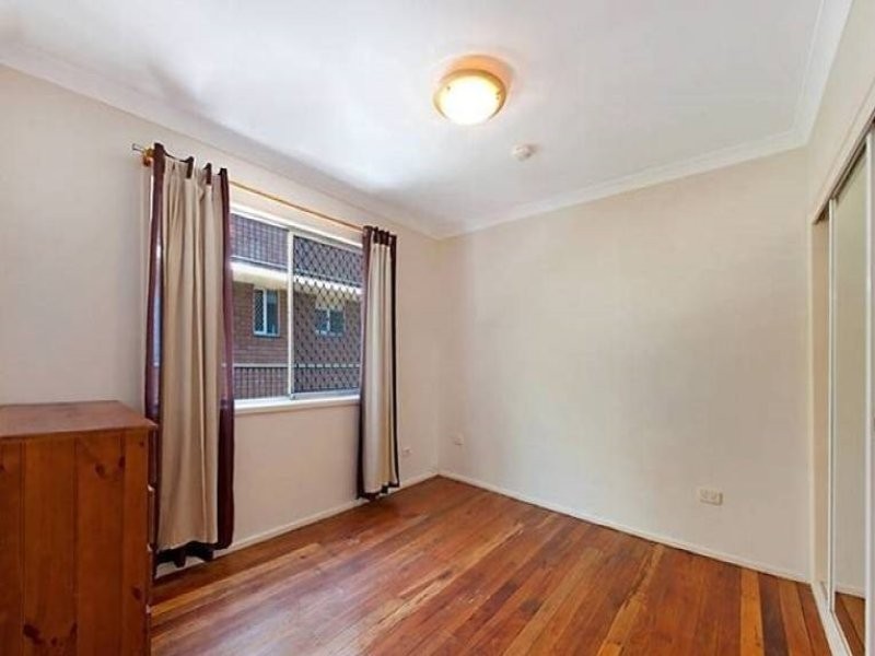 4/19 Darrambal Street, Chevron Island QLD 4217