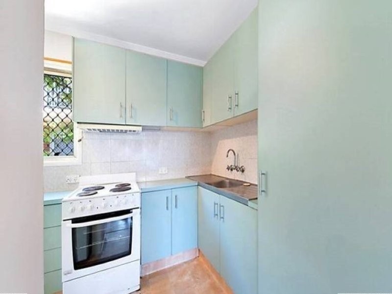 4/19 Darrambal Street, Chevron Island QLD 4217