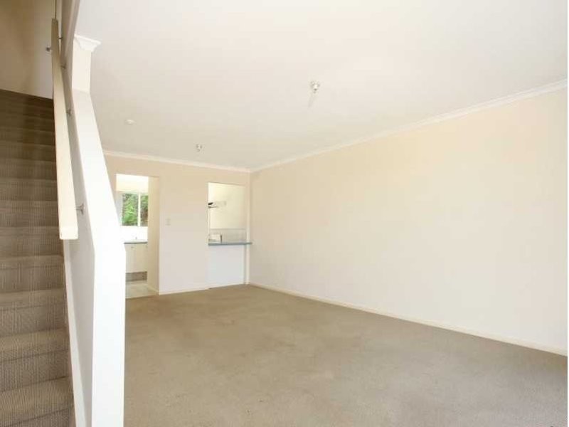 8/84 Highfield Drive, Merrimac QLD 4226