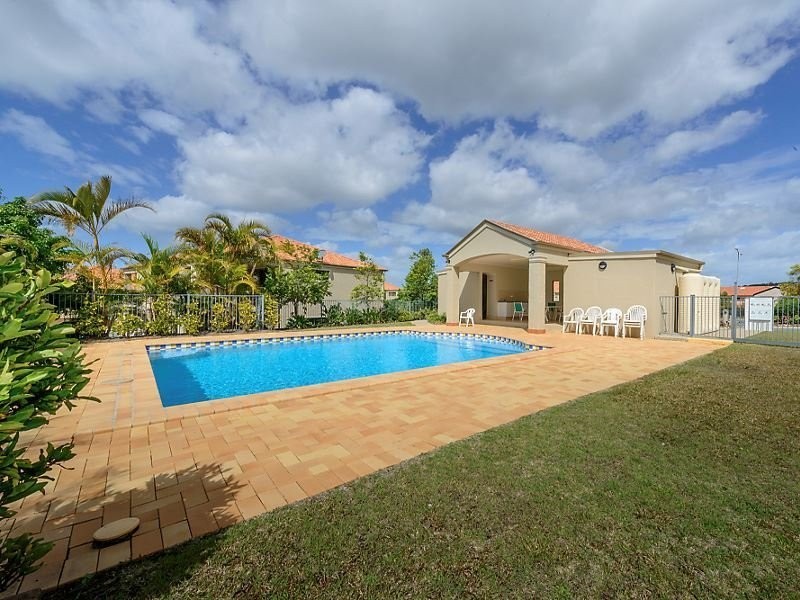 5/1 Santa Isobel Boulevard, Pacific Pines QLD 4211