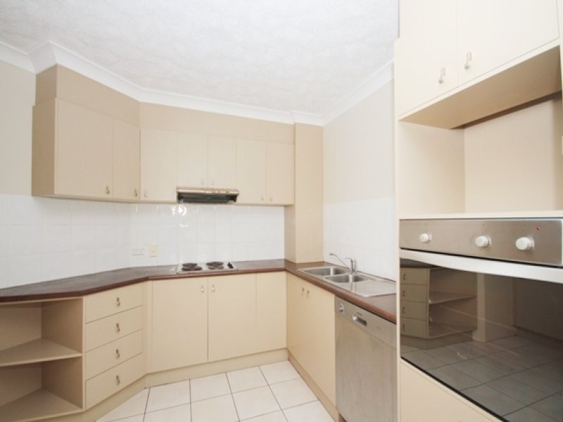 6/2 Johnston Street, Southport QLD 4215