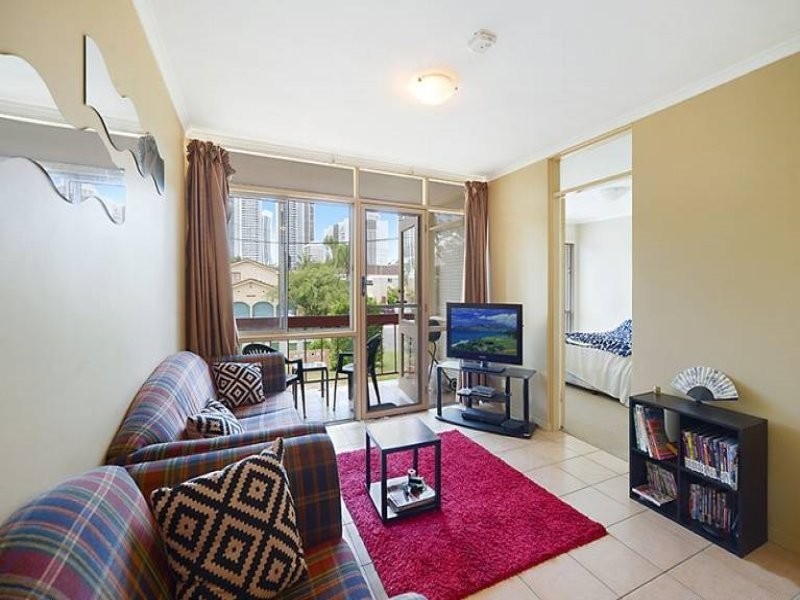 6/8 Darrambal Street, Chevron Island QLD 4217