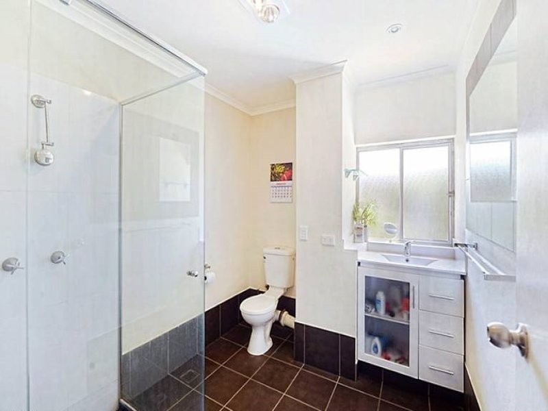 6/8 Darrambal Street, Chevron Island QLD 4217