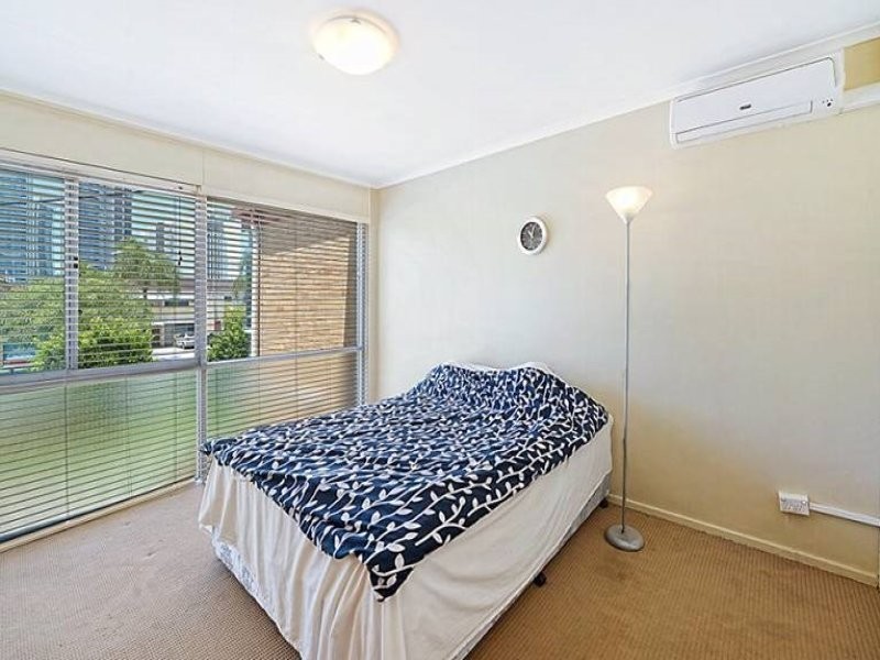 6/8 Darrambal Street, Chevron Island QLD 4217