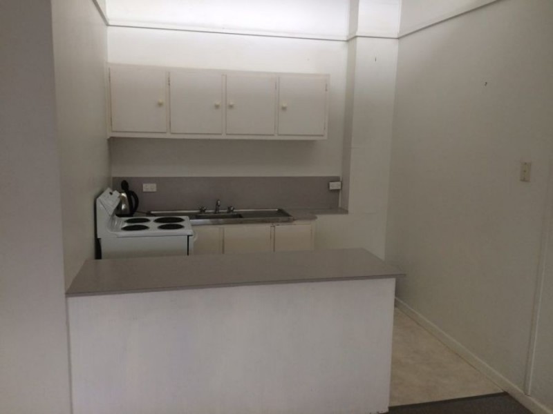 2/6 Adori Street, Chevron Island QLD 4217