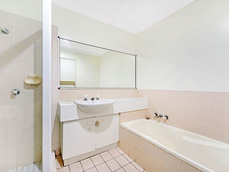 18/128 Benowa Road, Southport QLD 4215