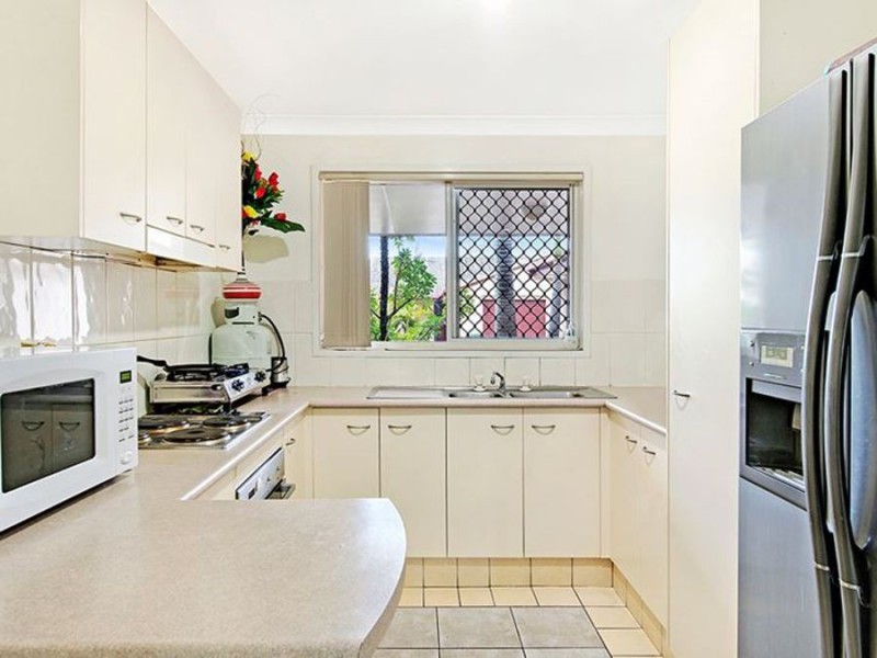 18/128 Benowa Road, Southport QLD 4215
