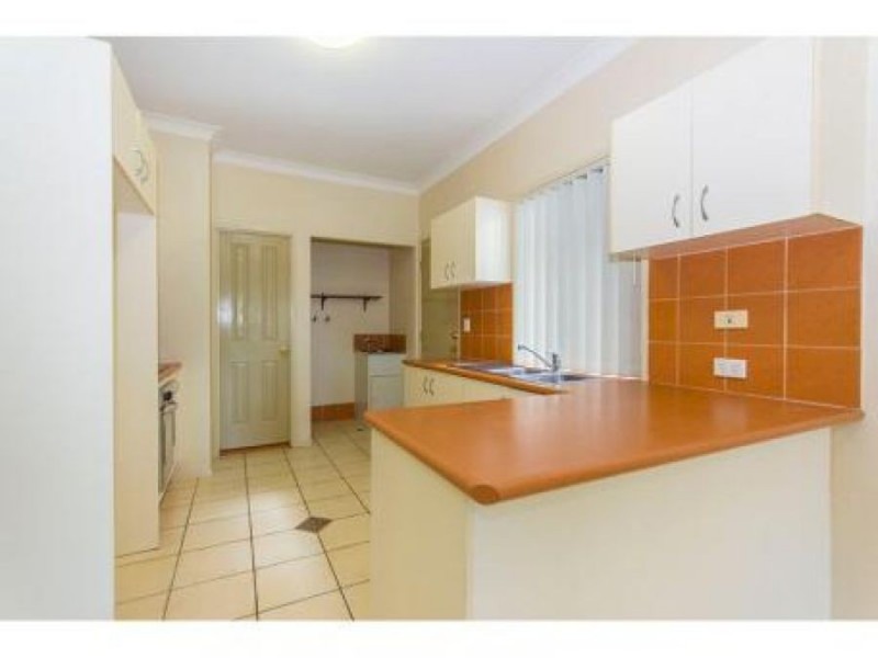 2/76 Brisbane Rd, Southport QLD 4215
