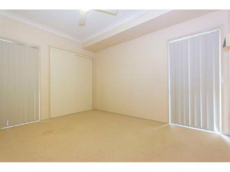 2/76 Brisbane Rd, Southport QLD 4215