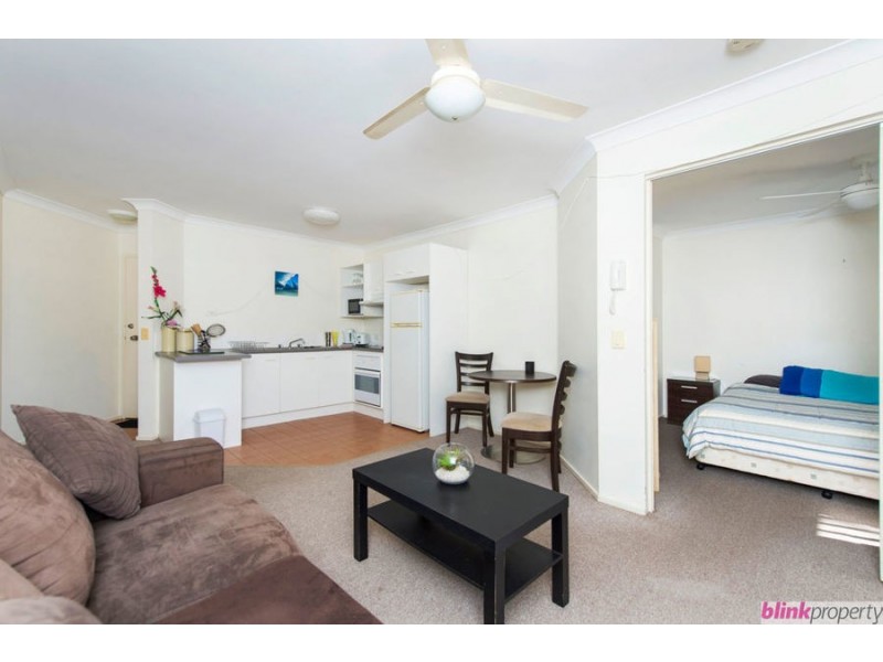 21/3 Barranbali st, Chevron Island QLD 4217