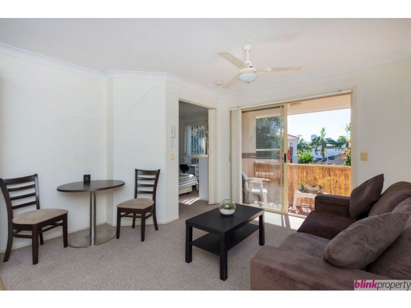 21/3 Barranbali st, Chevron Island QLD 4217