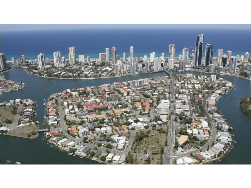 21/3 Barranbali st, Chevron Island QLD 4217