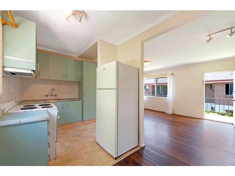 4/19 Darrambal street, Chevron Island QLD 4217