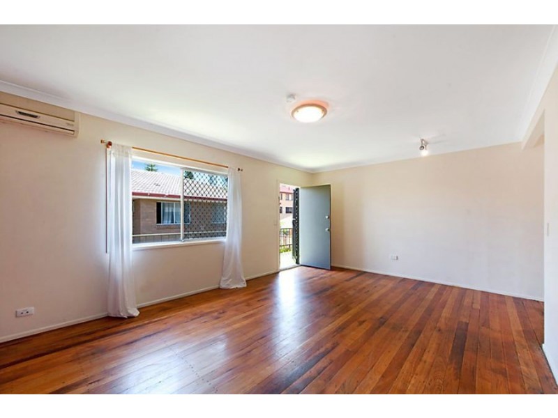 4/19 Darrambal street, Chevron Island QLD 4217