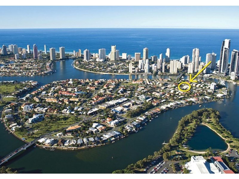 4/19 Darrambal street, Chevron Island QLD 4217