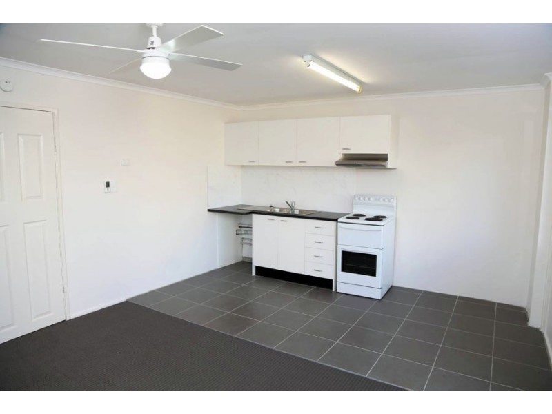 4/13 Central Street, Labrador QLD 4215