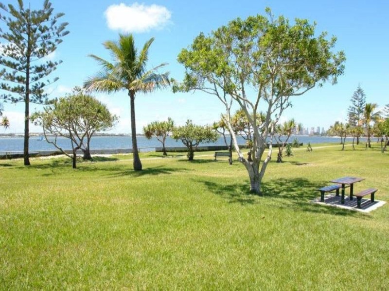 12/21 Huth Street, Labrador QLD 4215