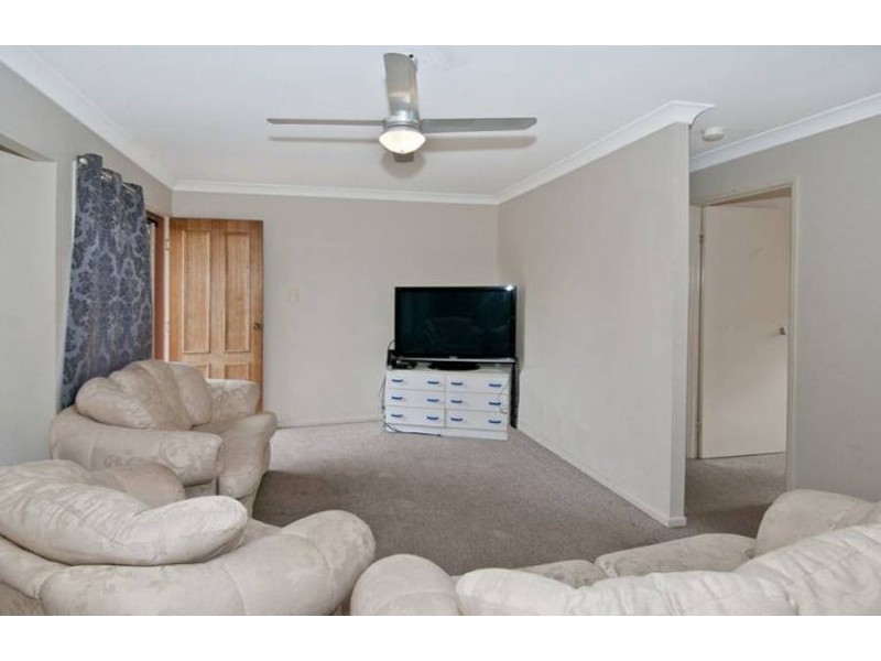 17 Kings Row, Edens Landing QLD 4207