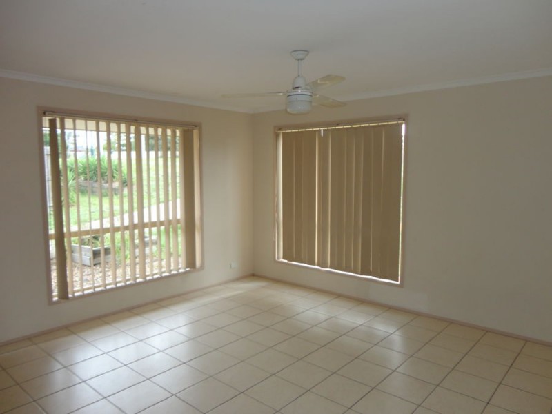 15 Houdini Terrace, Edens Landing QLD 4207