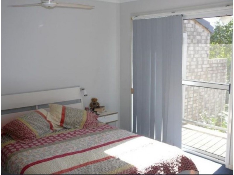 2/42 Murev Way, Carrara QLD 4211