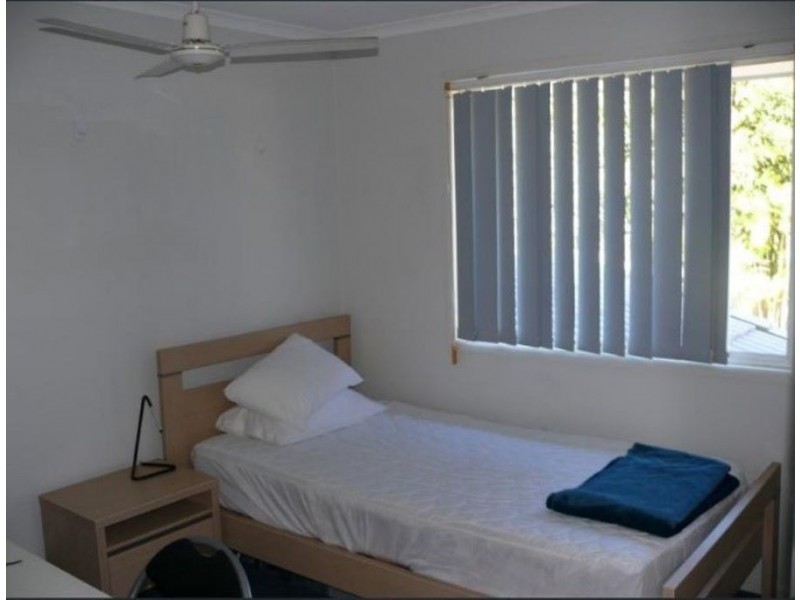 2/42 Murev Way, Carrara QLD 4211