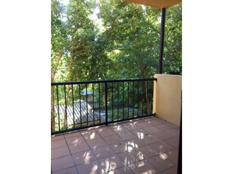 8/143 Frank Street, Labrador QLD 4215