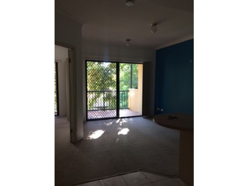 8/143 Frank Street, Labrador QLD 4215