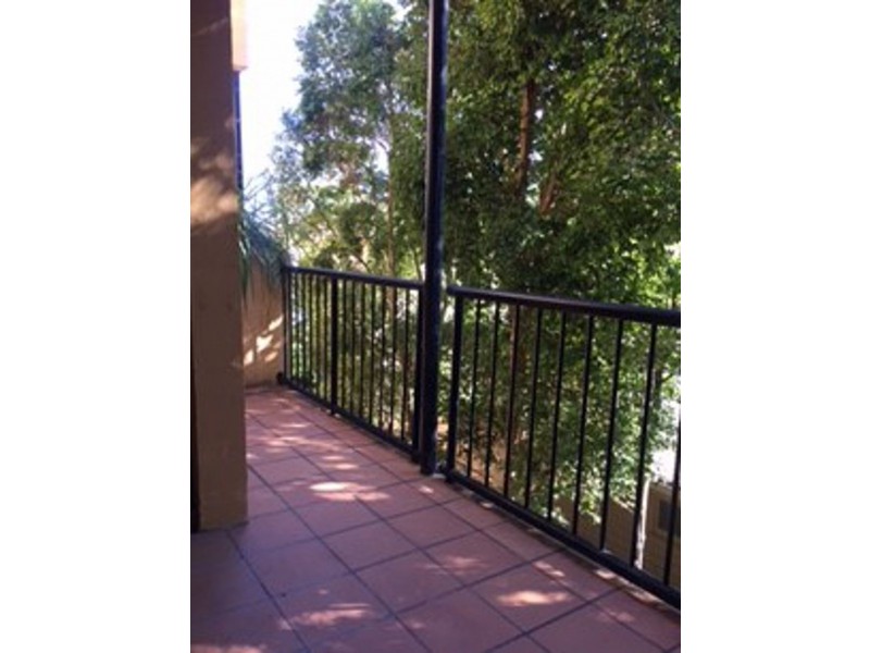 8/143 Frank Street, Labrador QLD 4215