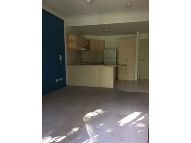 8/143 Frank Street, Labrador QLD 4215