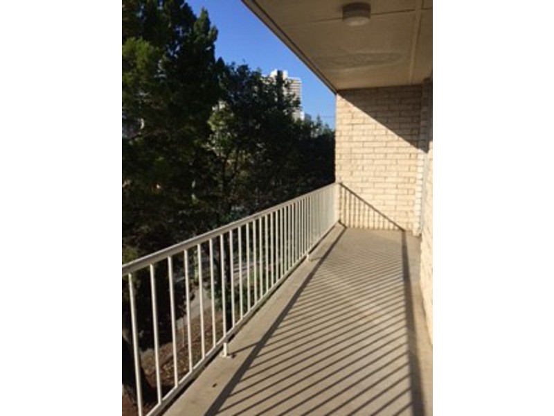 8A/18 Thomas Drive, Chevron Island QLD 4217