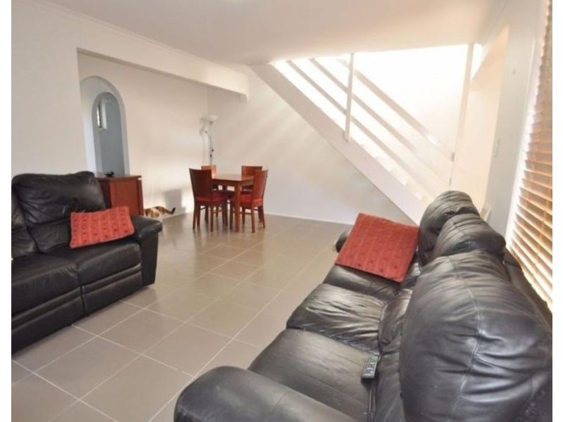 18/9-11 Damalis Street, Woodridge QLD 4114