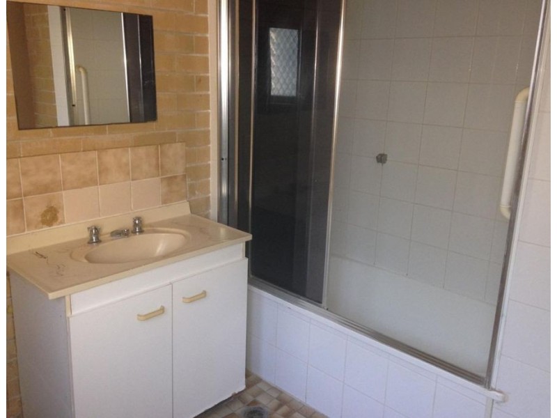2/17 North Road, Woodridge QLD 4114