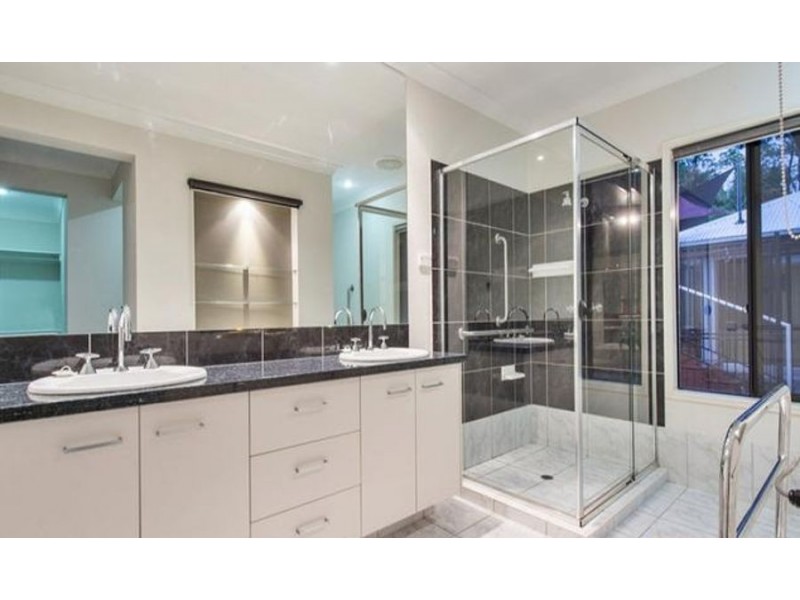 37 Carmarthen Circuit, Pacific Pines QLD 4211