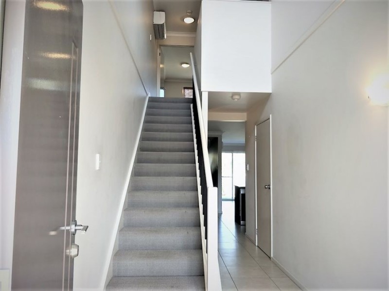 2/3 Christine Drive, Coomera QLD 4209