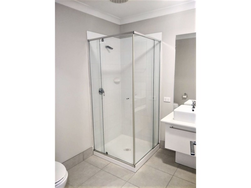 2/3 Christine Drive, Coomera QLD 4209