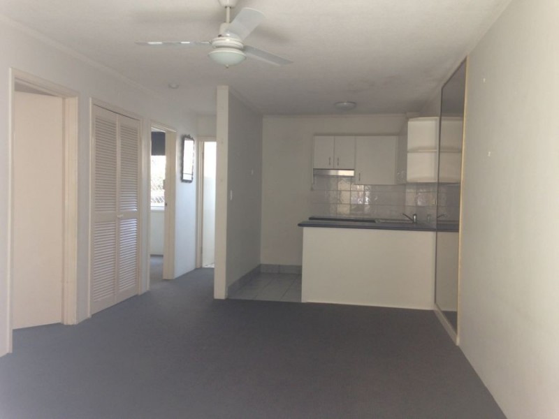 2/45 Burra Street, Chevron Island QLD 4217